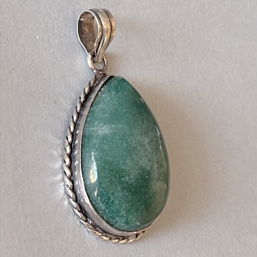 925S. Green Teardrop Jade Stone Necklace Pendant
